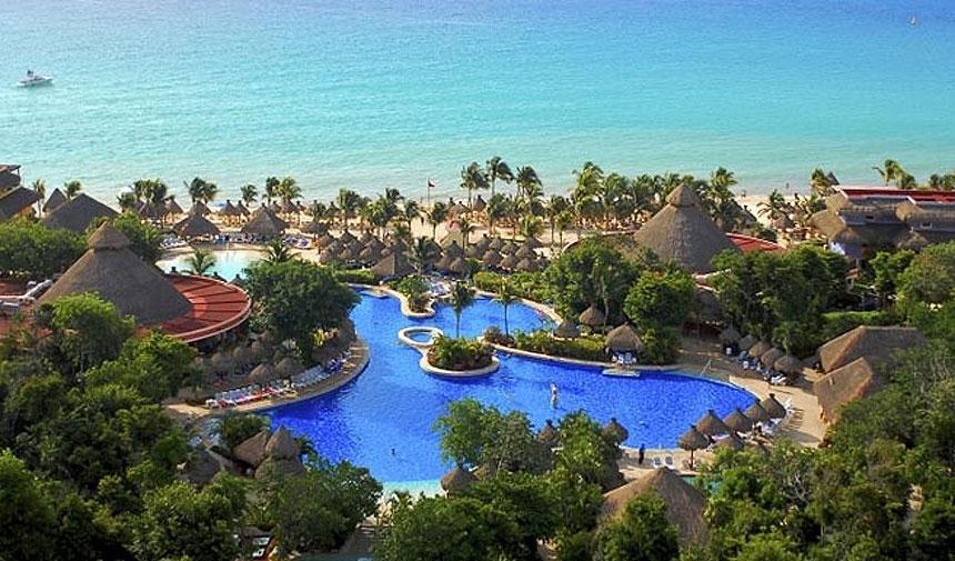 Iberostar Tucan/Quetzal Riviera Maya Pool and Ocean