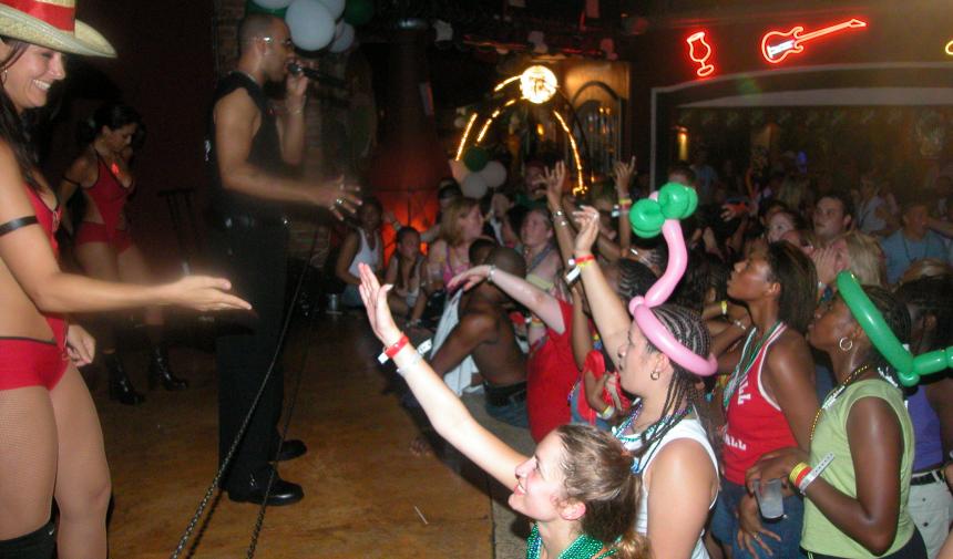 GradCity students at a concert on their graduation trip to Cancun