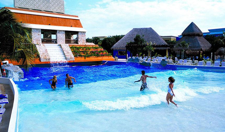 Iberostar Paraiso Maya wave pool