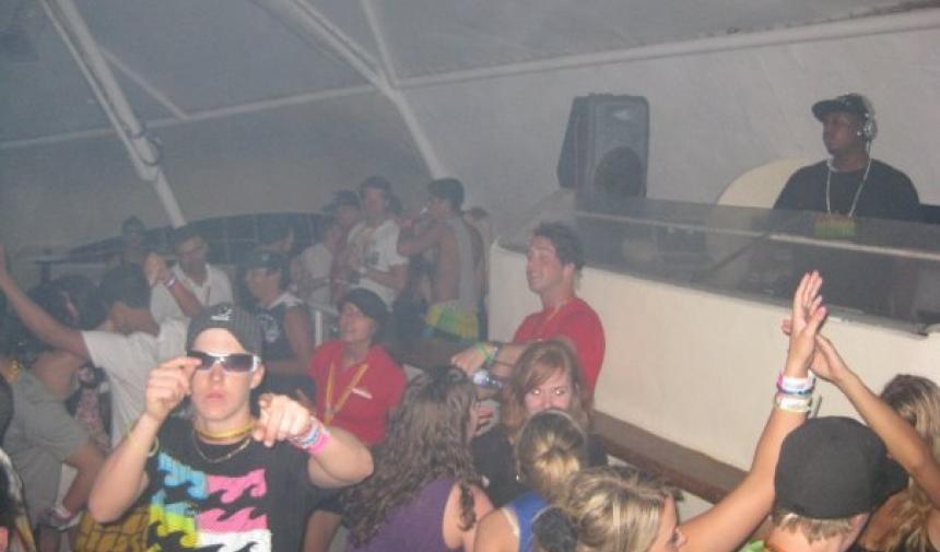 a group of high school students dancing while on spring break in Riviera Maya