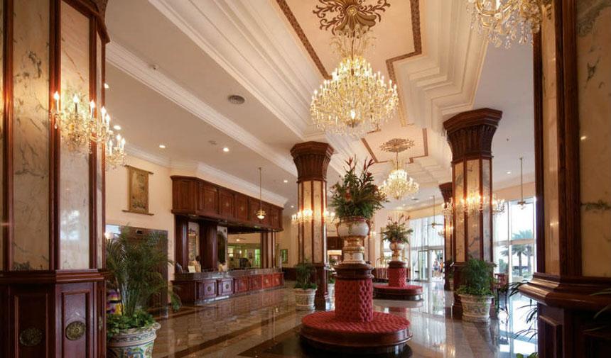 RIU Paradise Island Reception Desk