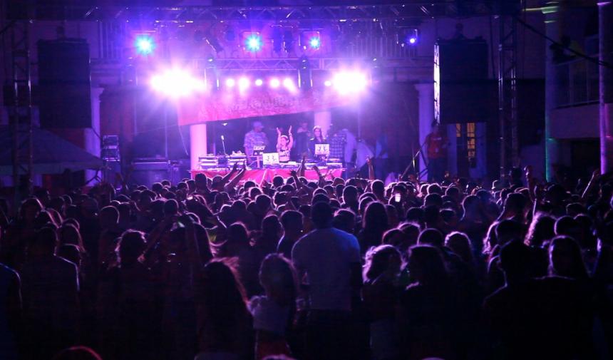 Students at a club while in a graduation trip to Cancun