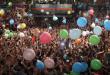 A crowd of students has balloons dropped on them during their grad tip to Cancun